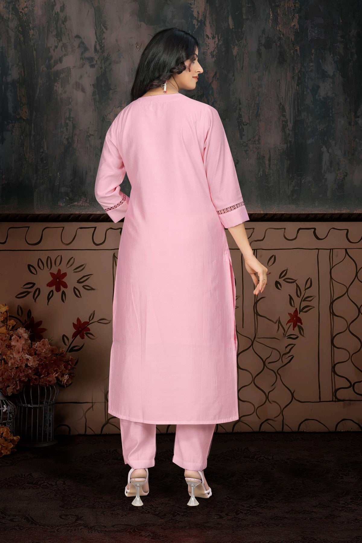 Baby Pink Cotton Blend Kurta Set with Tie-Up Neck & Solid Dupatta