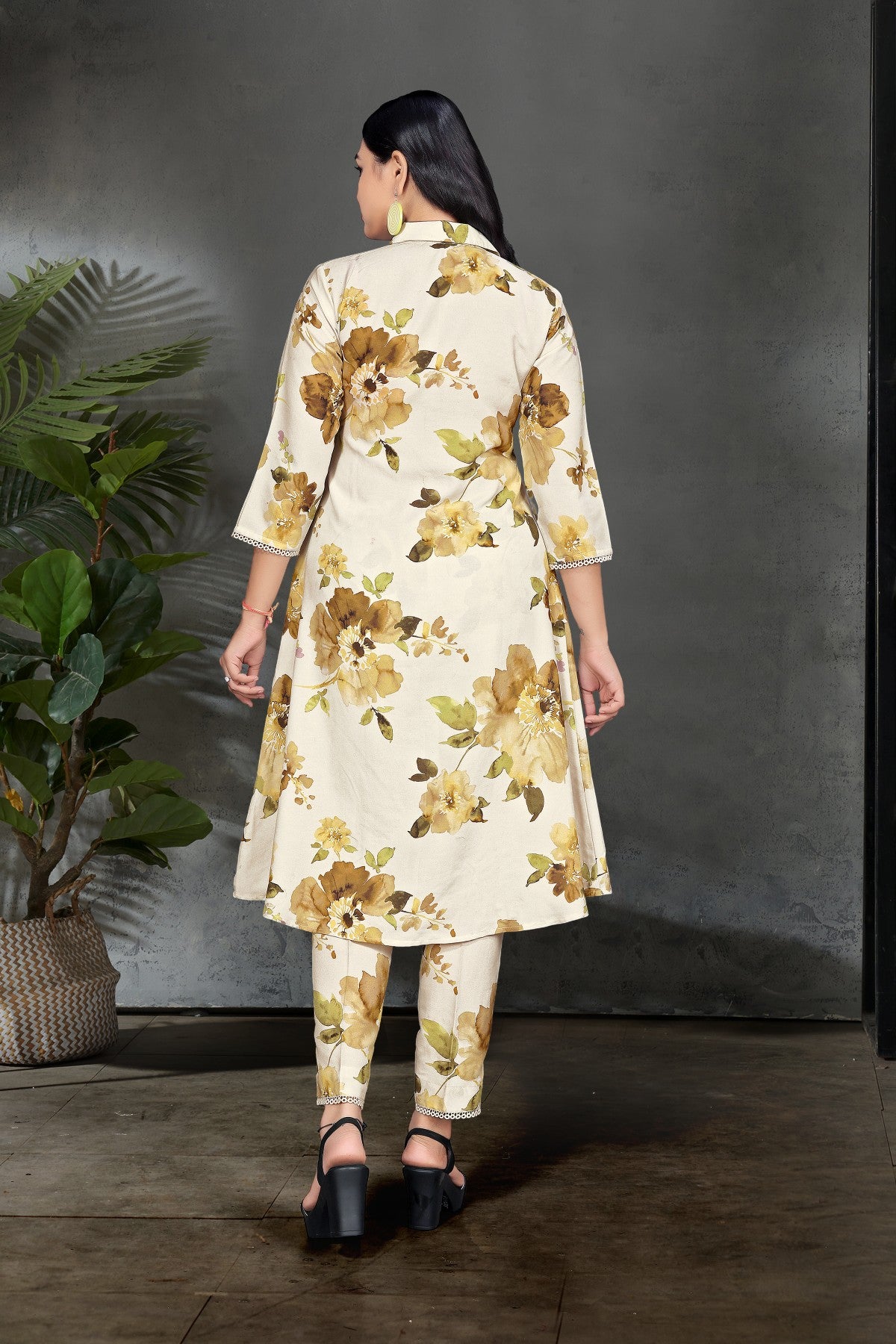 Off-White Floral Printed Shirt Collar Kurta Set in Silk Blend